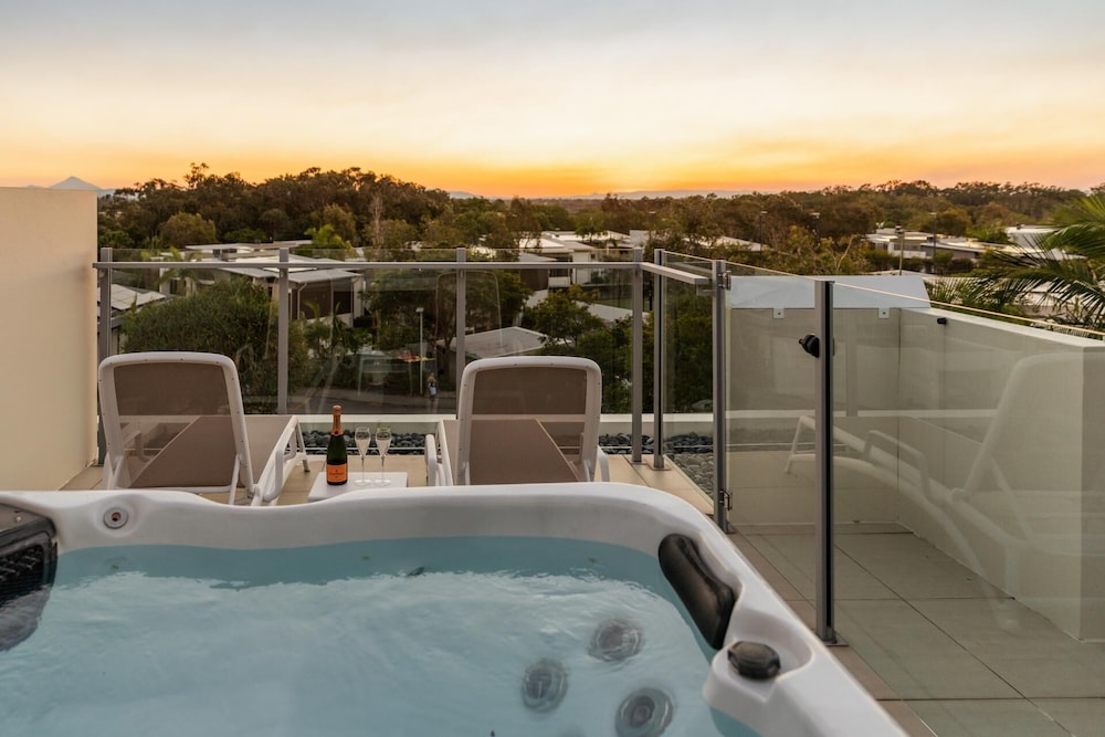 RACV NOOSA RESORT 33/74