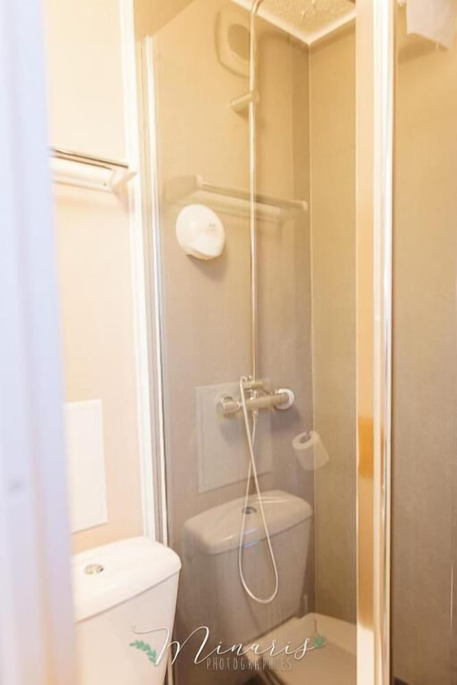 B Hotel Troyes Aeroport 48/50