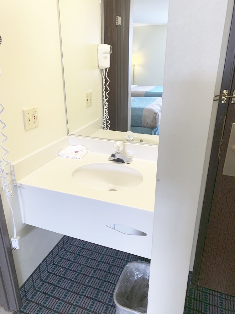 Motel6 McGraw, NY - Cortland 26/60