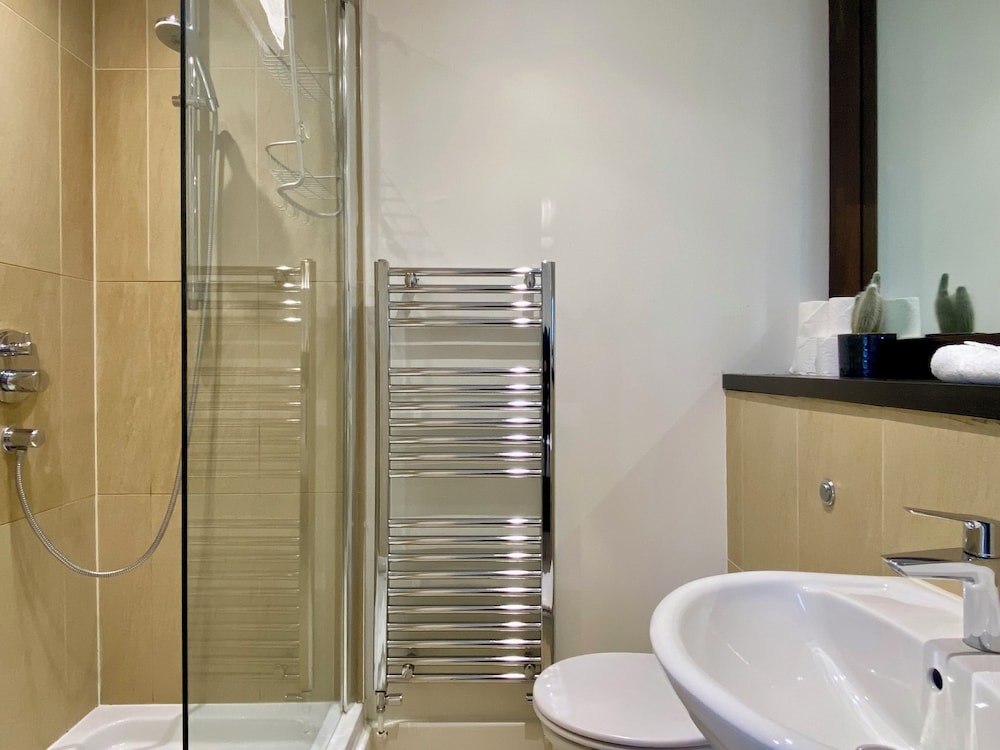 YOUR SPACE APARTMENTS - THE HAMILTONS 42/46