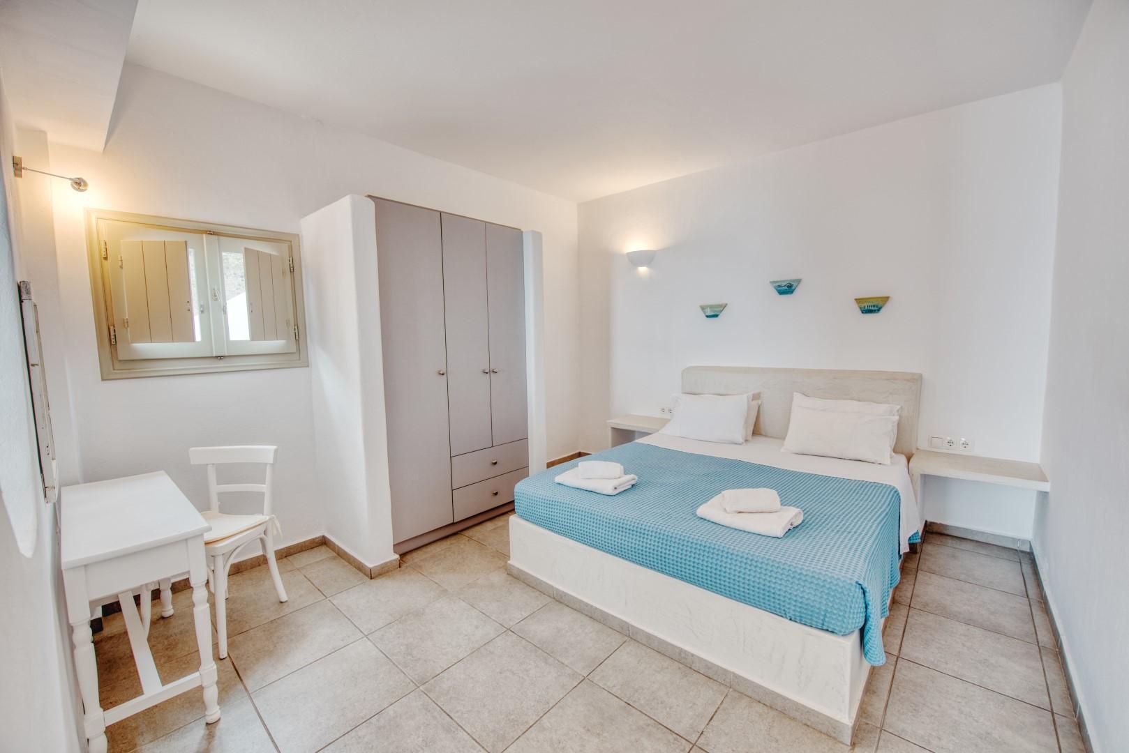 DELUXE, DOUBLE BED