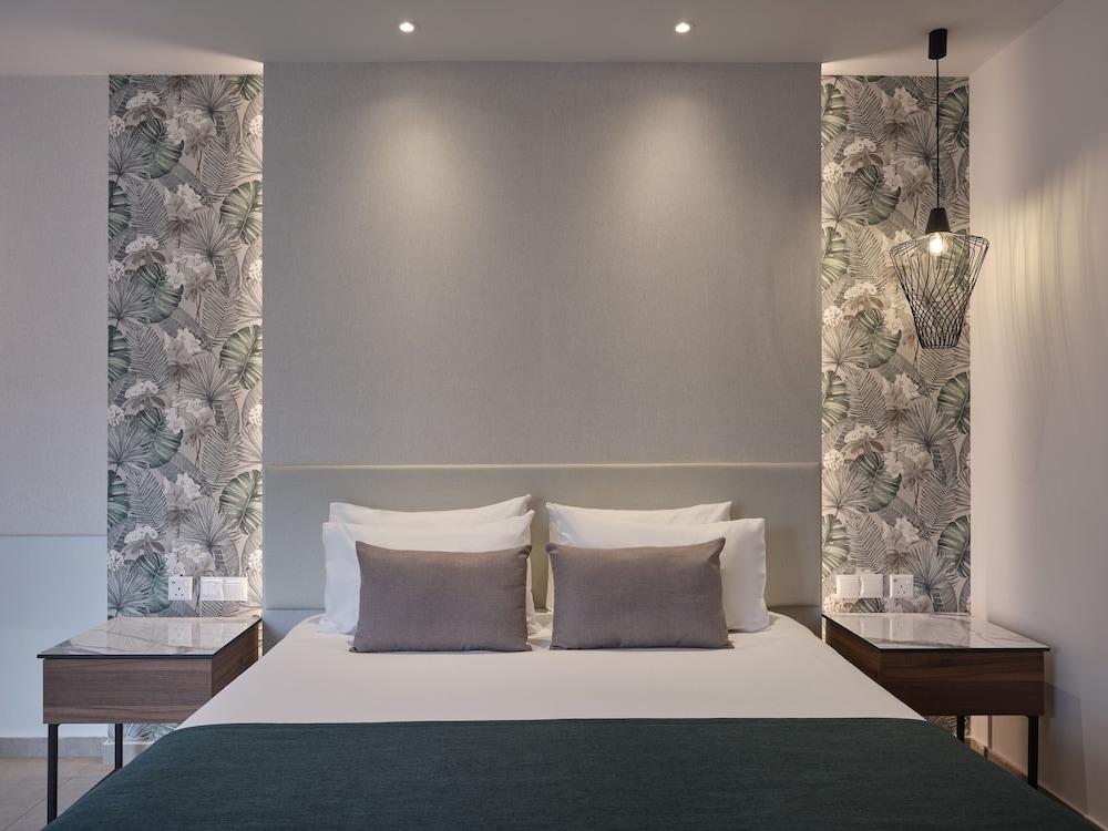 Swim Up, Superior, King Bed, Sofa