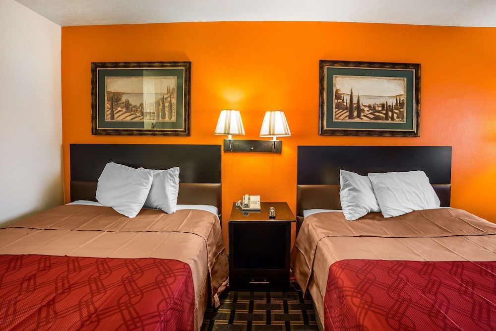 Econo Lodge Downtown Salt Lake 8/42