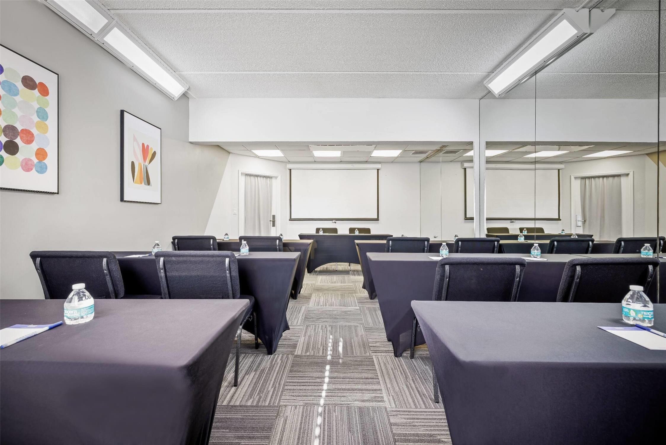 La Quinta Inn and Suites by Wyndham Miami Airport West 46/60