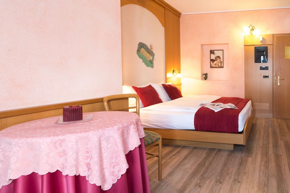 Francesin Hotel 29/79