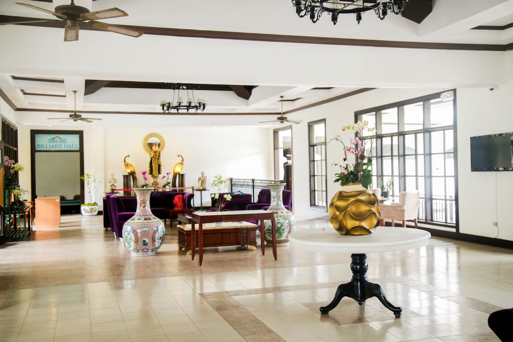 Forest Crest Nature Hotel and Resort Powered by ASTON (ex Chateau Royale Sports and Country Club) 58/77