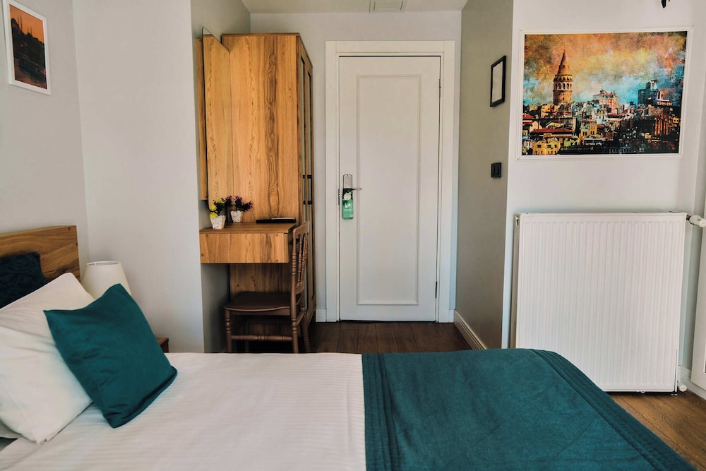 Santa Lucia Hotel 17/50