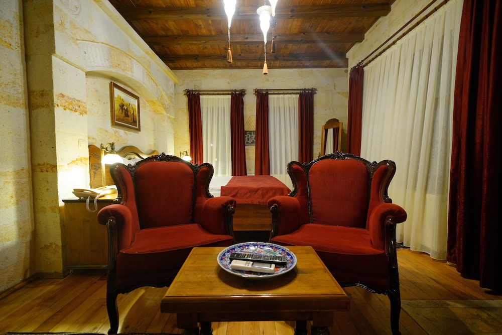 Harman Cave Hotel 57/78