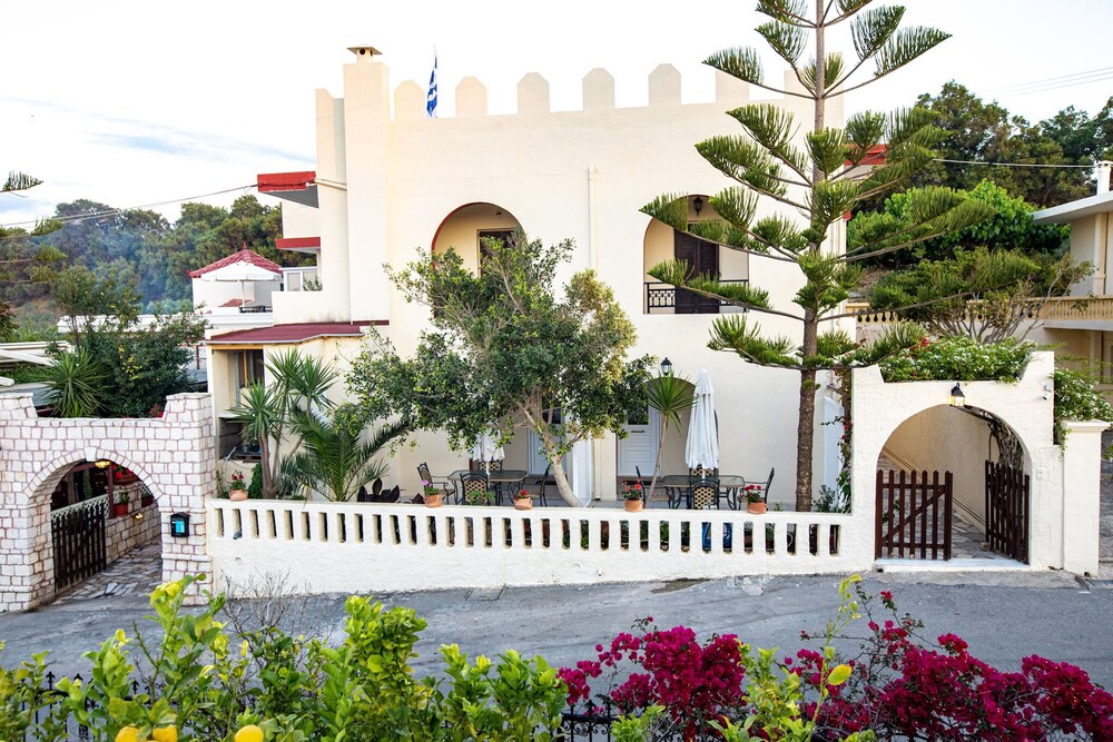 Kastro Hotel 45/50