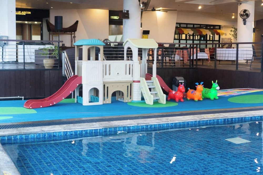 Golden Tulip Pontianak 61/64