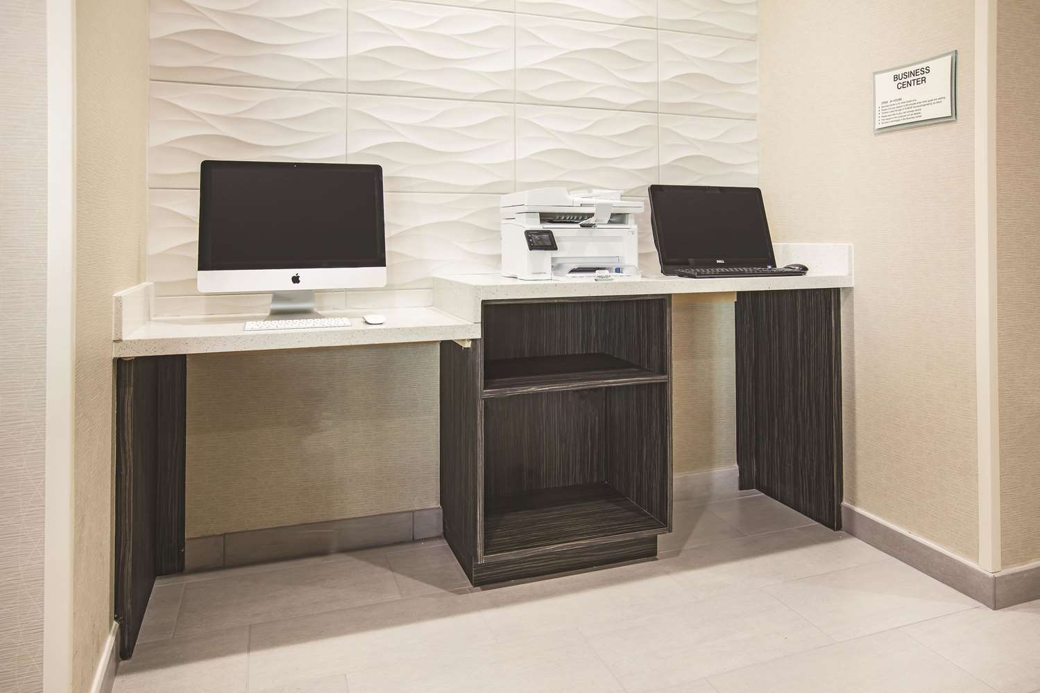 La Quinta Inn & Suites by Wyndham Dallas Plano - The Colony 17/20