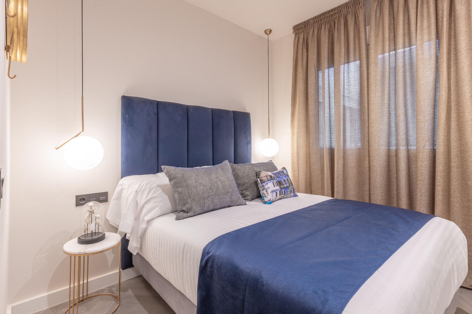 2 BEDROOMS, DELUXE, APARTMENT