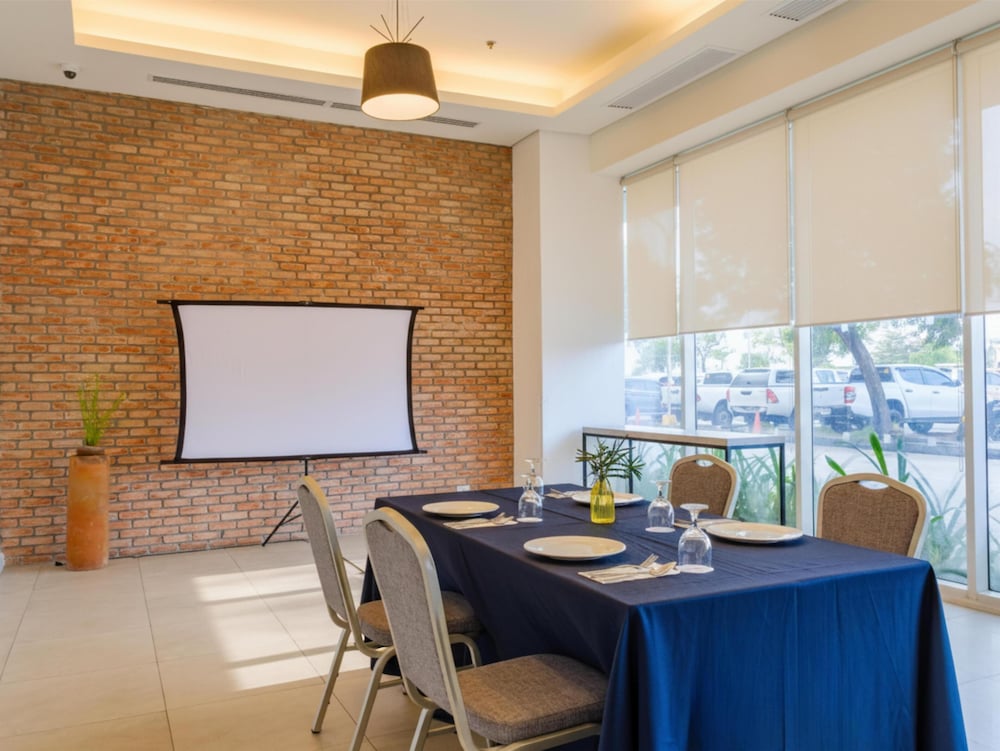 Park Inn By Radisson Bacolod 53/60