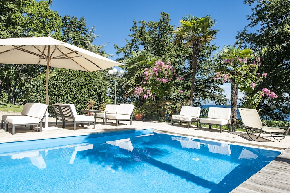 Hotel Villa Astra 24/50