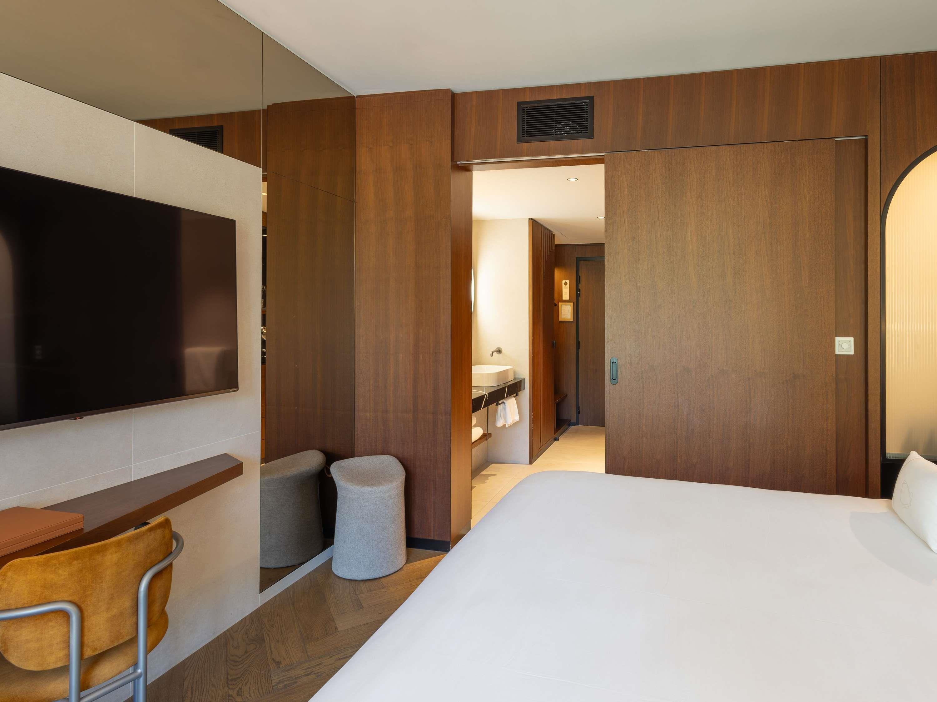 Signature, Superior, King Bed, Balcony, L Esquisse Hotel & Spa Colmar - MGallery Collection 3/7