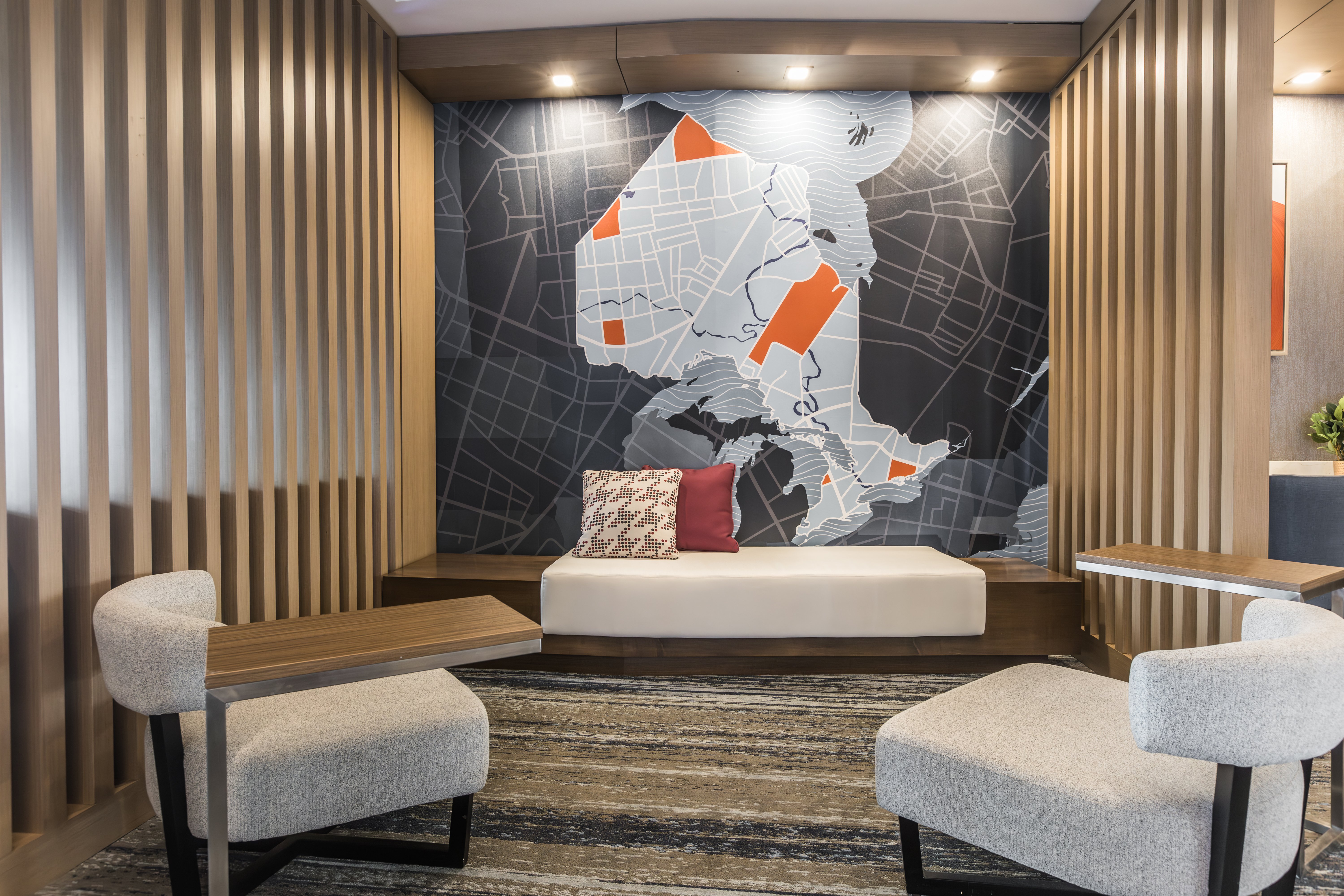 Holiday Inn Express & Suites Toronto Airport South 34/50