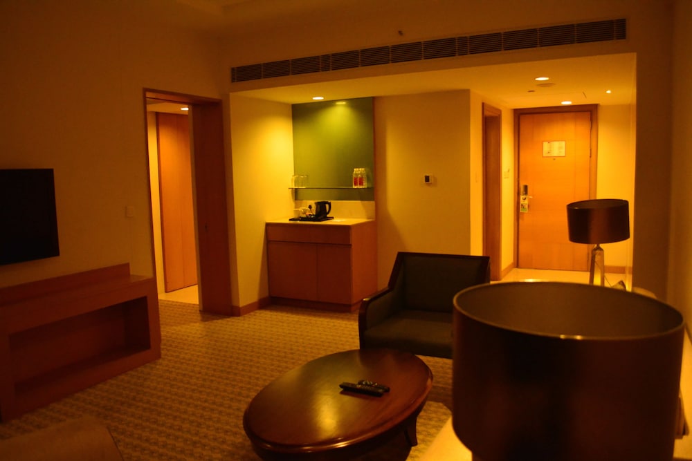 HOLIDAY INN AMRITSAR RANJIT AVENUE 31/44