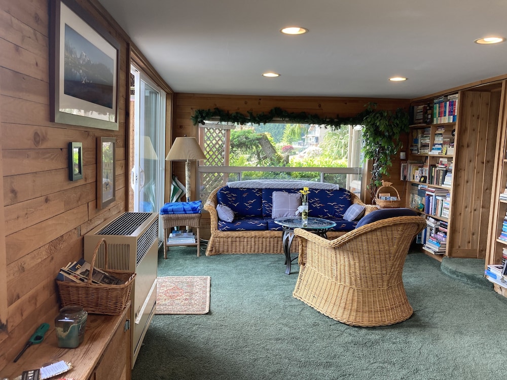 Cottage Lake Bed And Breakfast 16/50