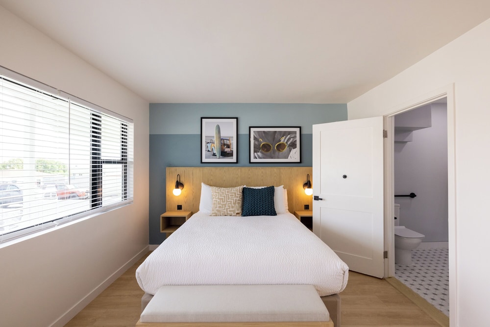 Tides Oceanview Inn & Cottages 15/50