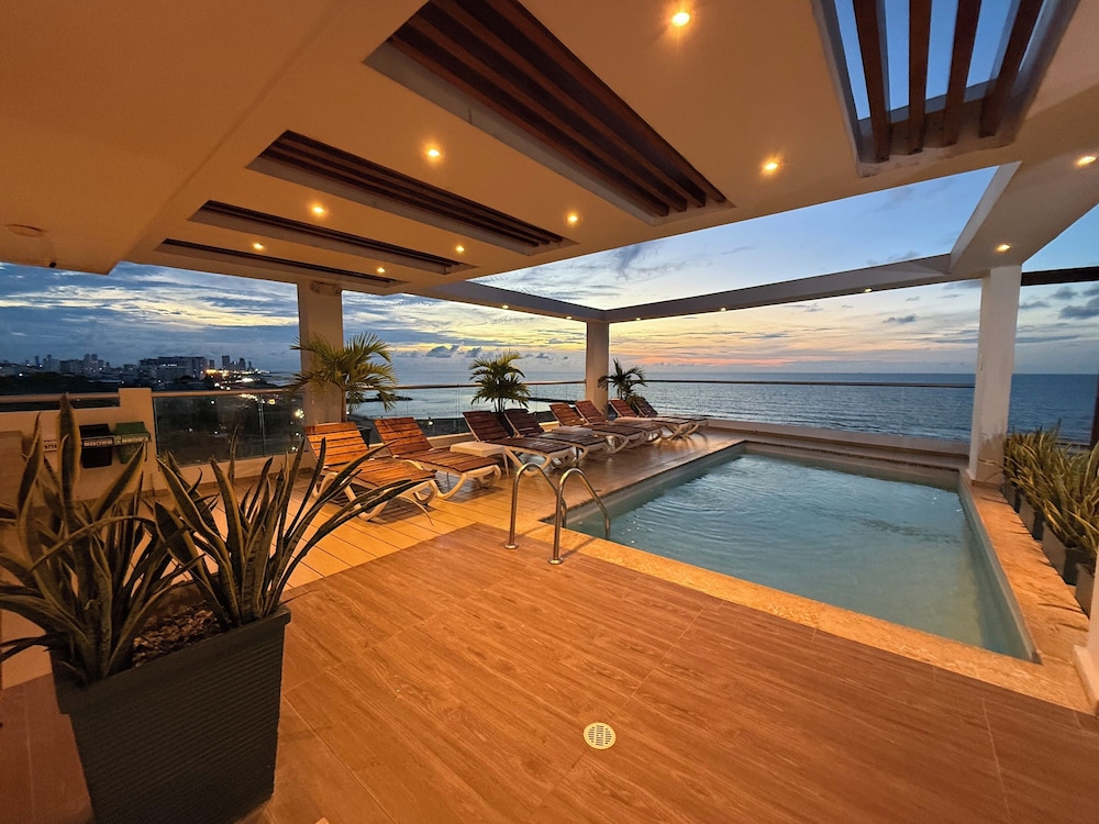 Hotel Summer 24/50