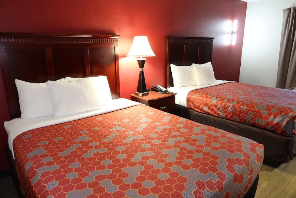 Standard, 2 Queen Beds, Econo Lodge Inn & Suites Evergreen 7/10
