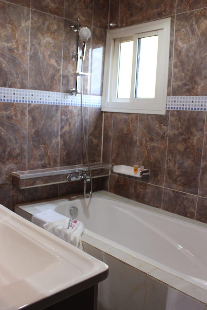 Safyad Hotel 37/40