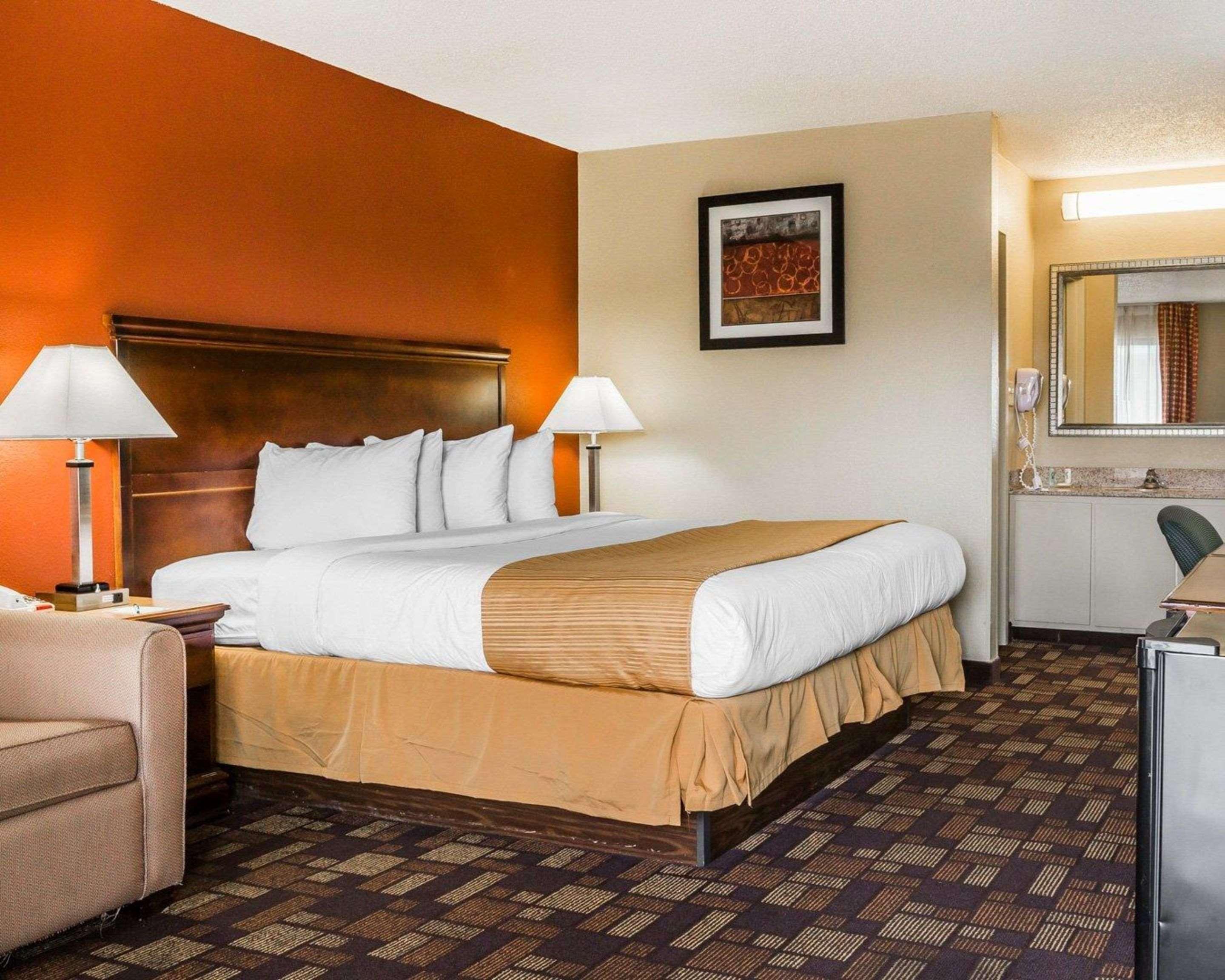 ROOM, KING BED