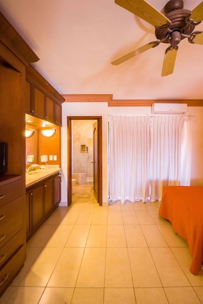 Hotel Palmas De Cortez 30/50