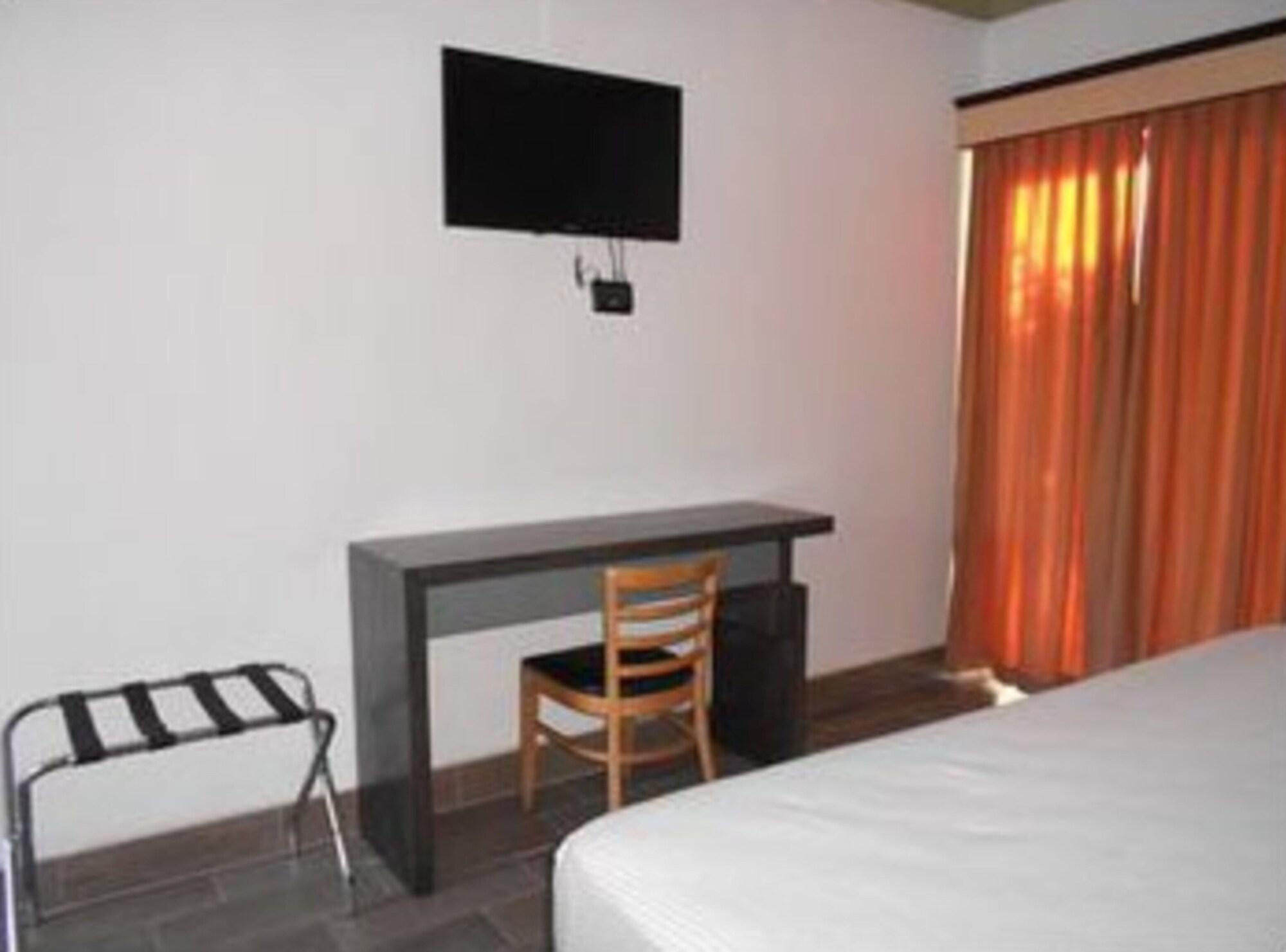 Hotelco Inn 6/19
