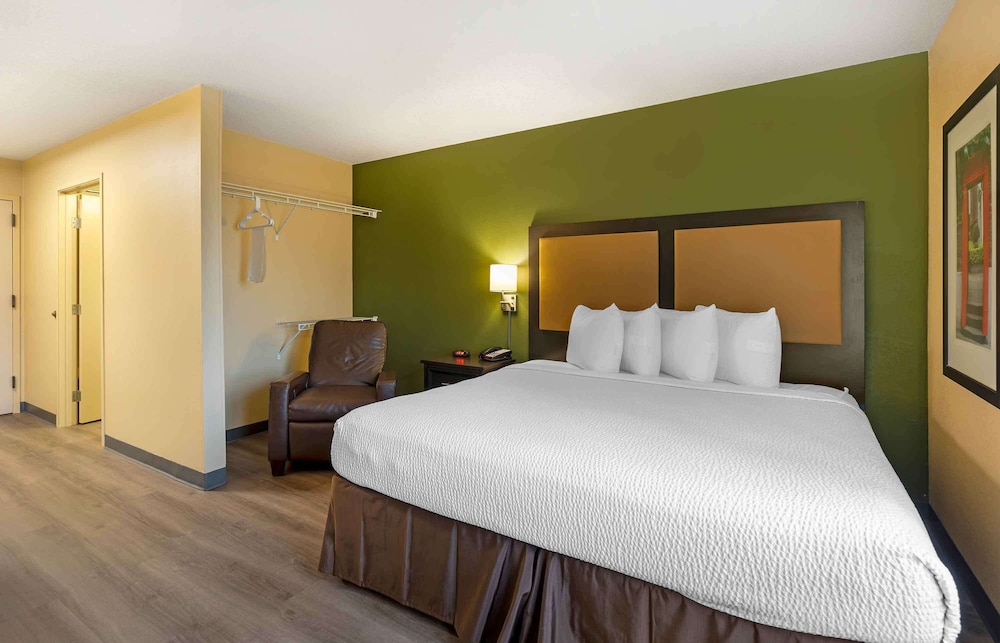Extended Stay America Select Suites - St. Louis - Airport - Central 10/48