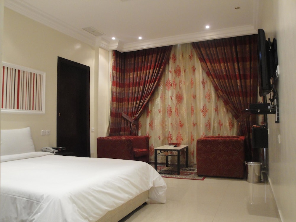 Marina Royal Hotel Suite 9/21