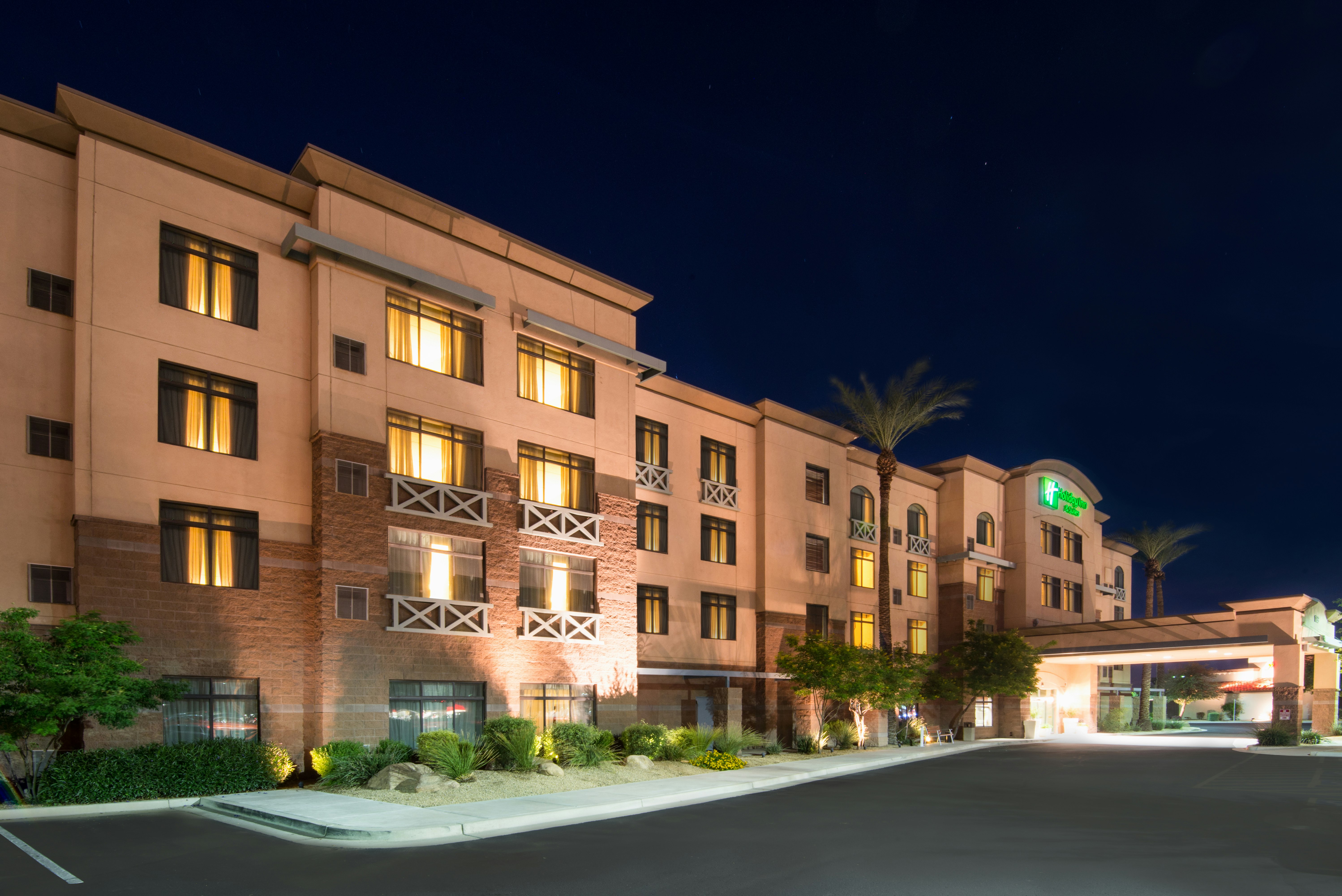 Holiday Inn and Suites Goodyear West Phoenix Area, an IHG Hotel 4/44