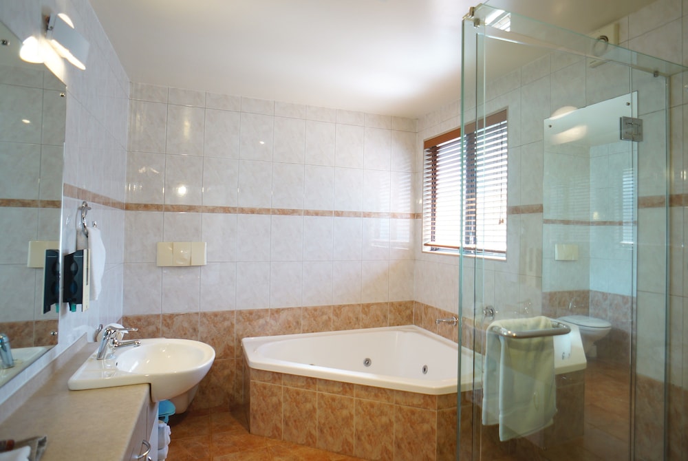 Cornwall Park Motor Inn 41/47
