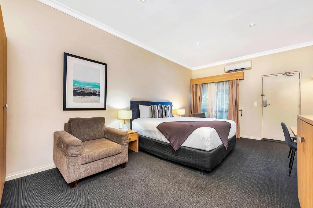 UPGRADE, KING BED