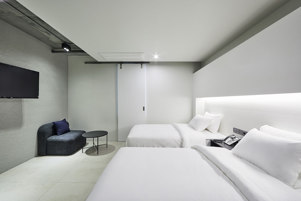 DELUXE, TWIN BEDS