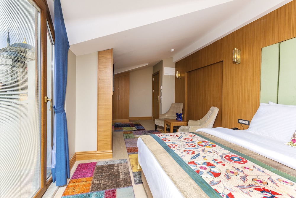 Obelisk Hotel & Suites 22/63