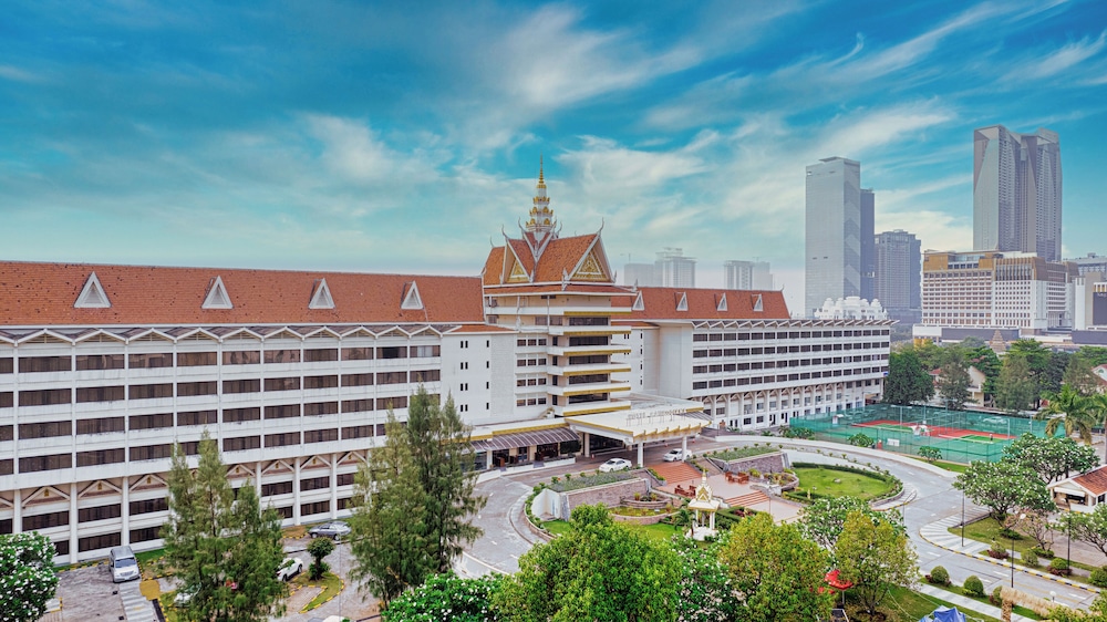 Cambodiana Hotel 5/50