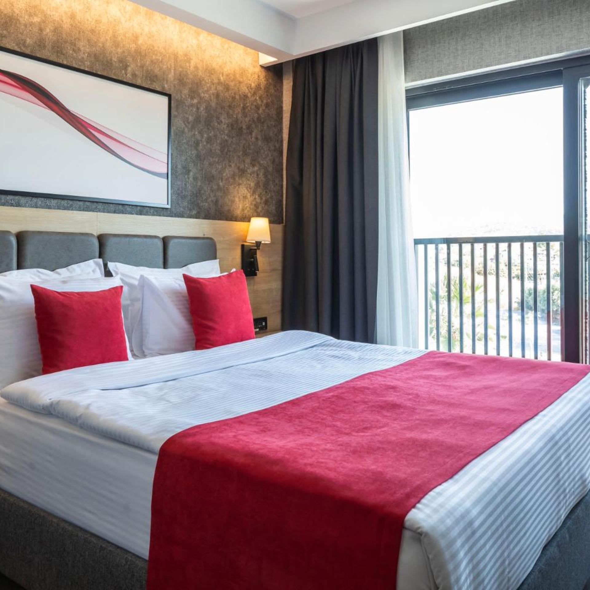 Standard, King Bed, Land Side