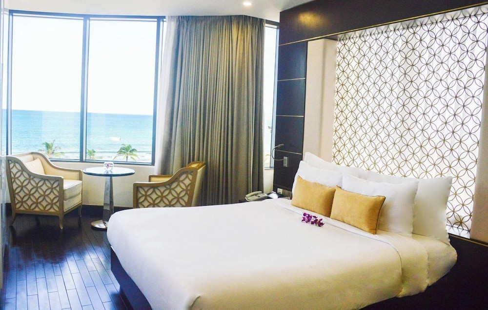 جناح جونيور بسرير مزدوج بإطلالة على البحر بحوض استحمام، Holiday Beach Hotel Danang 2/10