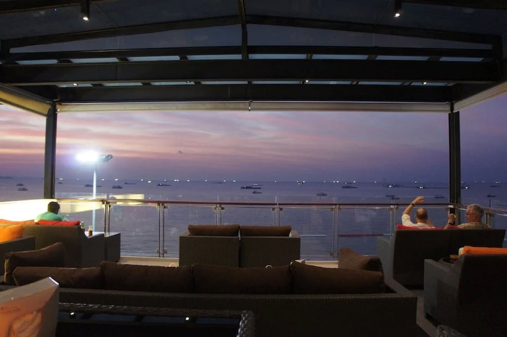 Serenotel Pattaya Beach Front 35/50