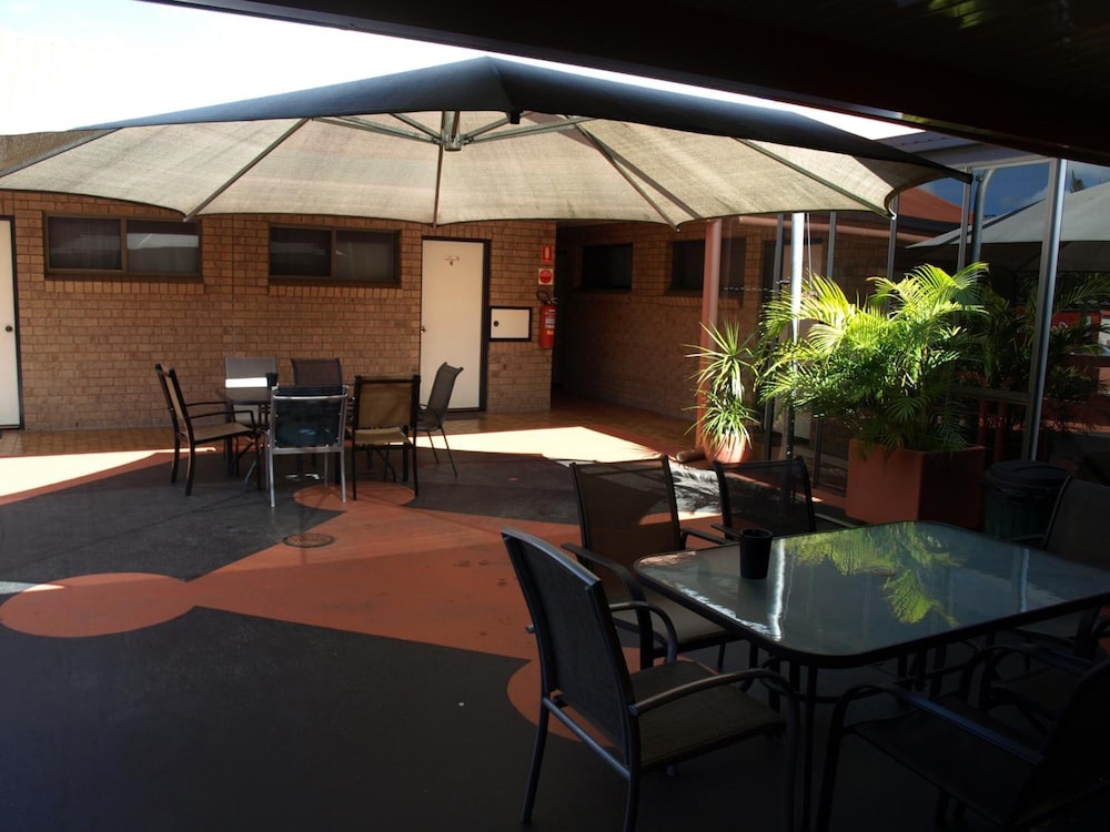 Lancaster Court Motel 12/43