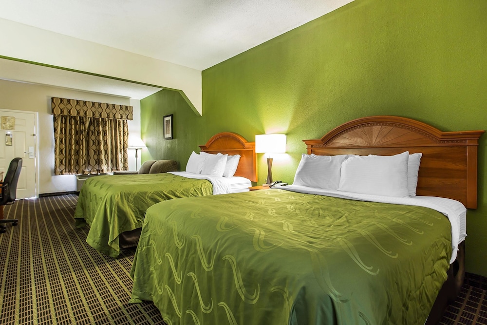 Quality Inn & Suites Orangeburg 20/32