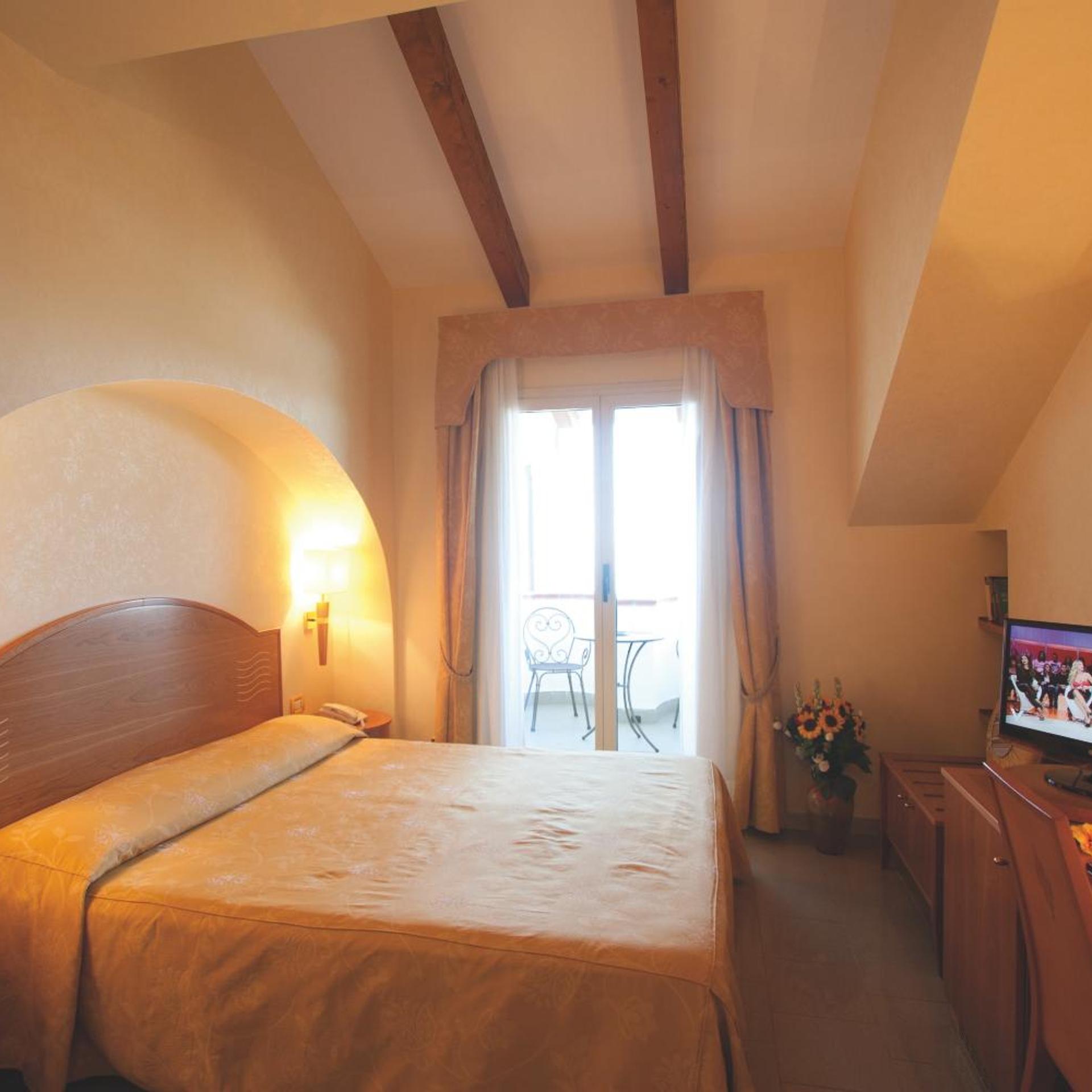 ROOM, TRIPLE