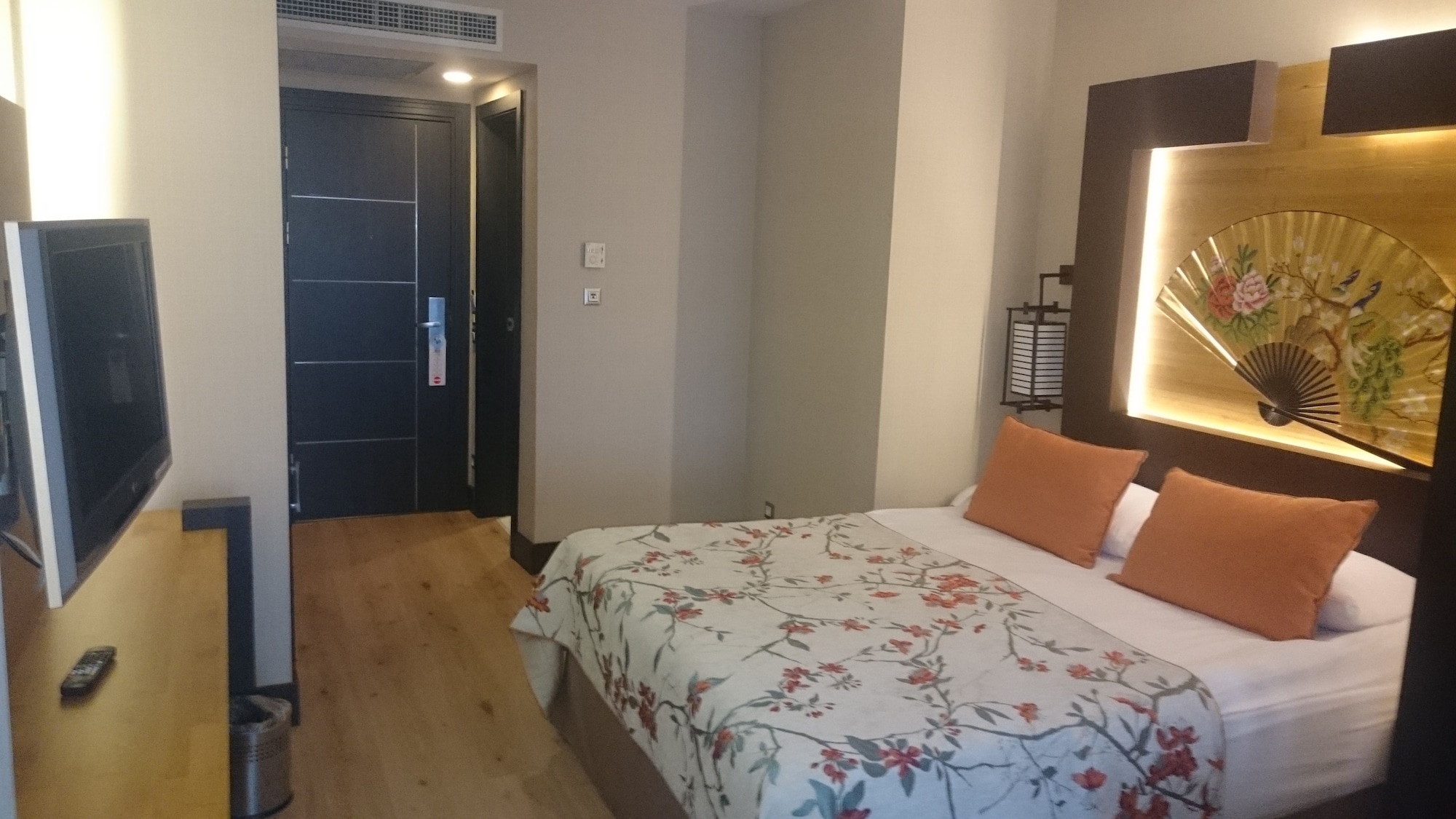 ECONOMY, DOUBLE OR TWIN BED