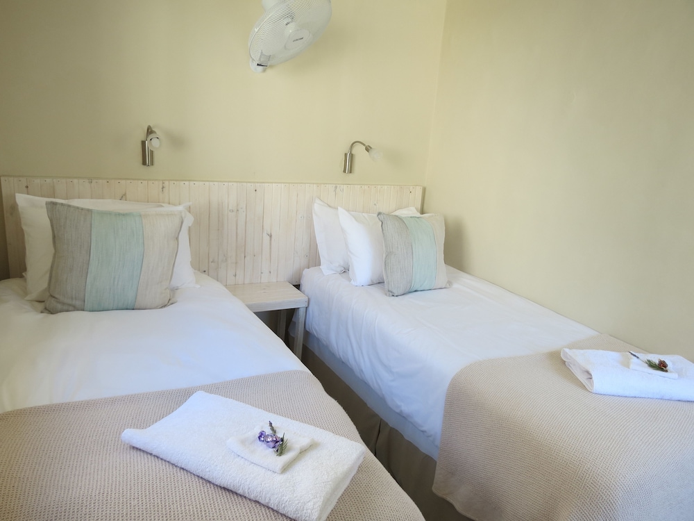 AppleBee Guest Cottages 18/50