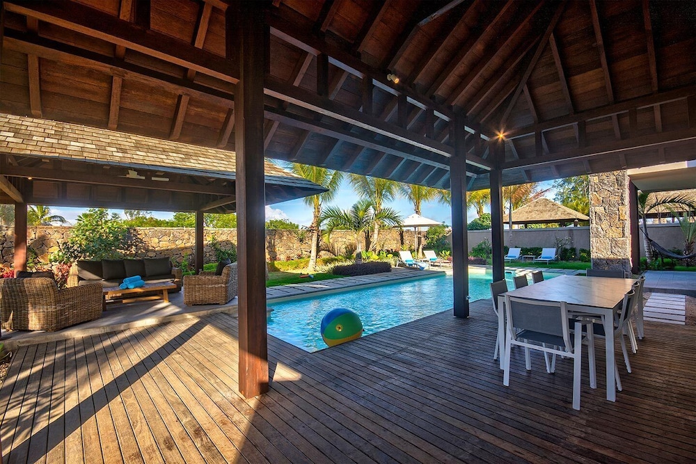 Mythic Suites & Villas by MJ Holidays 40/64