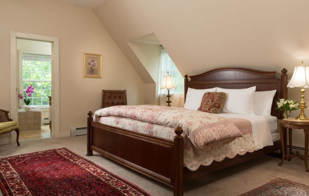House, King Bed, Private Bathroom, North Wing