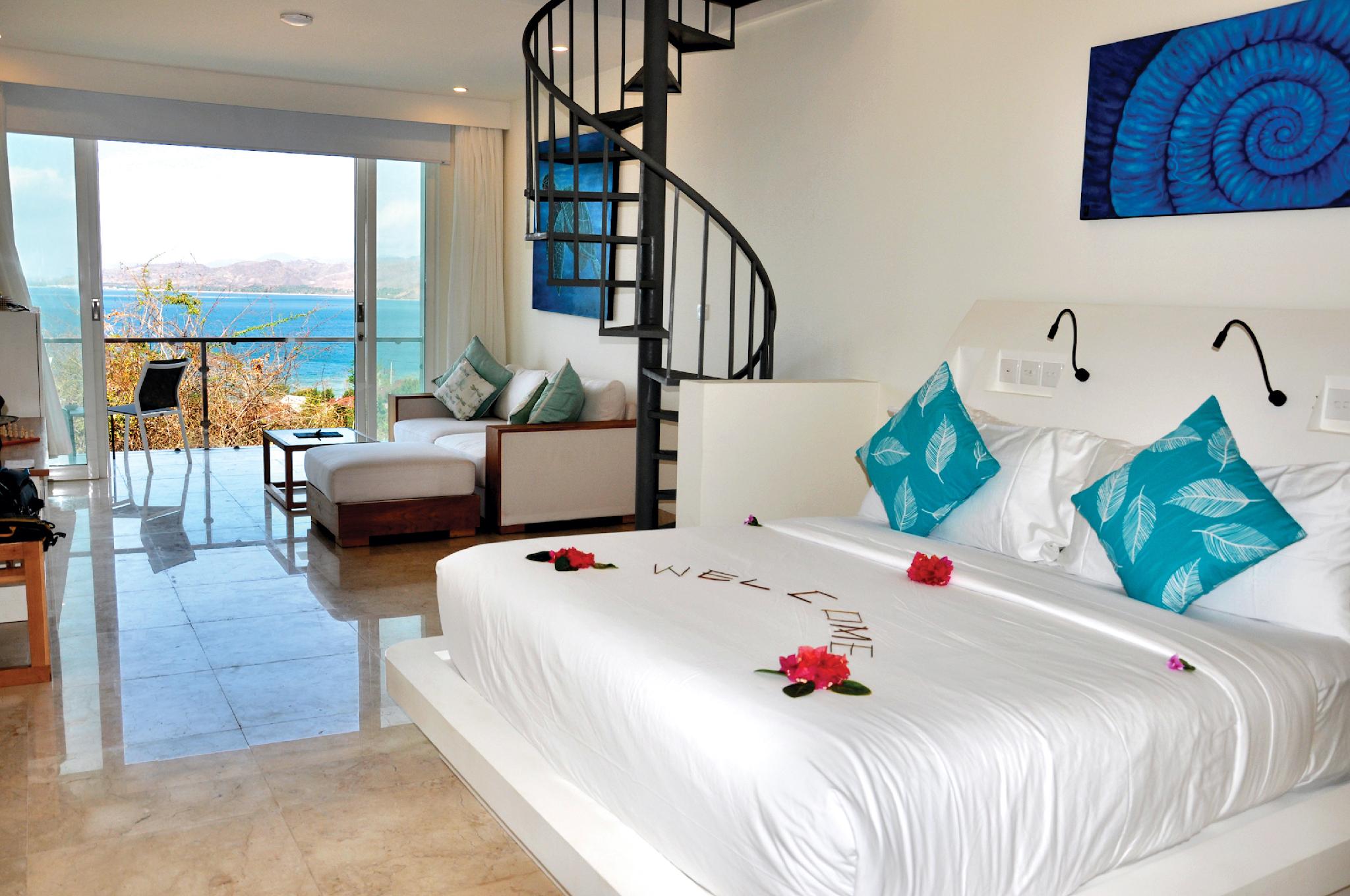 Suite, King Bed, Sea View, Hill Side