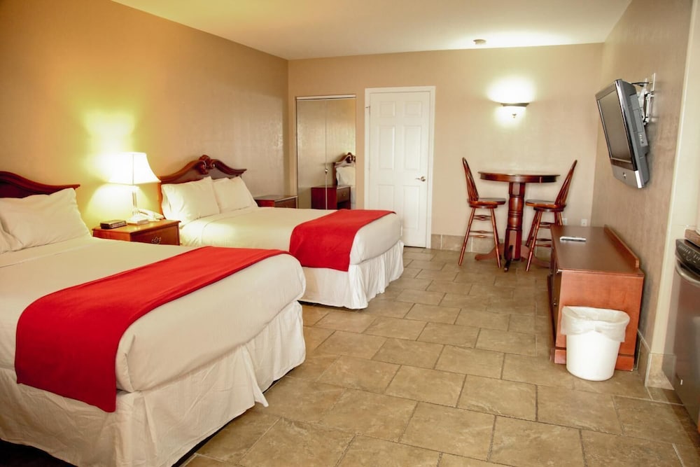 Lake Grassy Inn & Suites 18/38