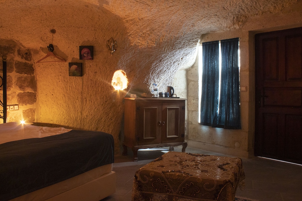 Cave Art Hotel 24/50